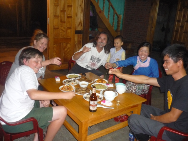 Đến với Lao Chải nghỉ đêm homestay tại nhà Người Hmông