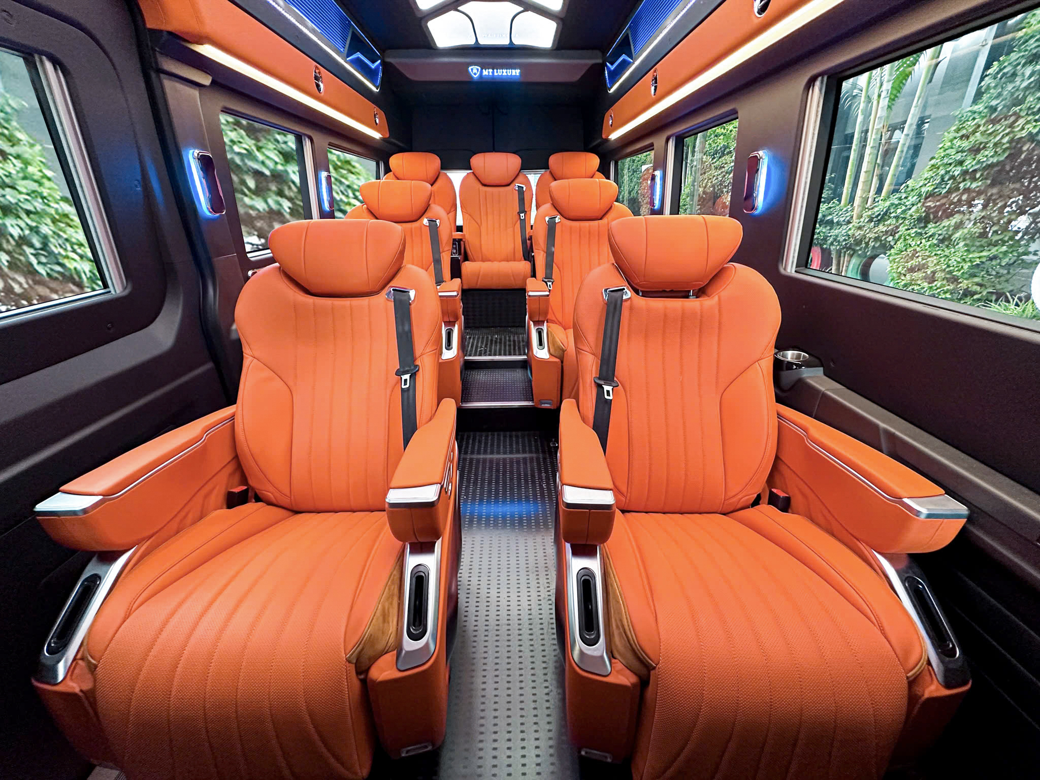 Thuê xe limousine Hà Nội đi Vinpearl Cửa Sót Beach Resort