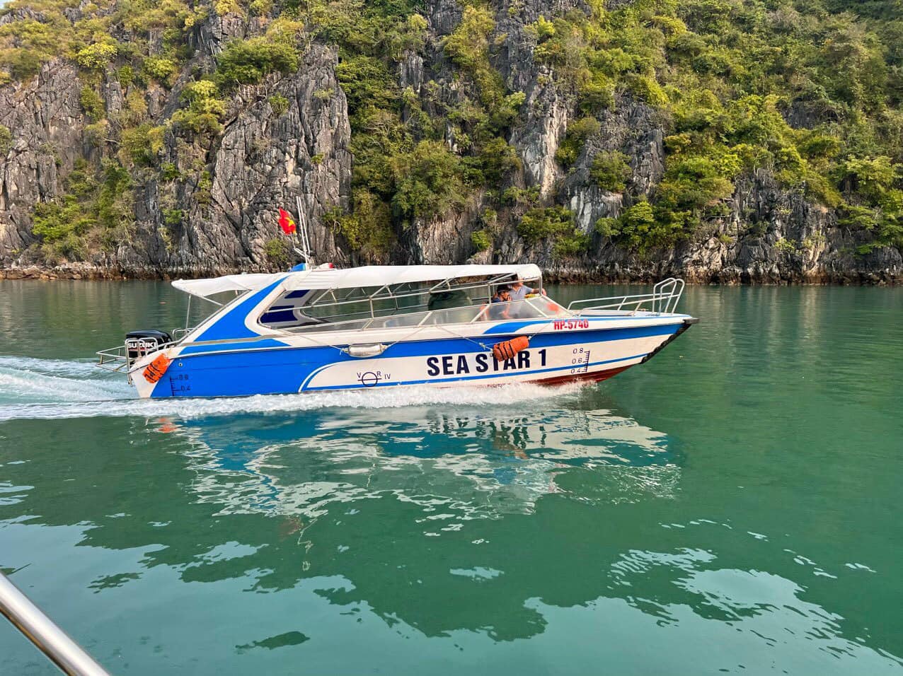 Cho thuê Cano tham quan vịnh Lan Hạ, Cát Bà