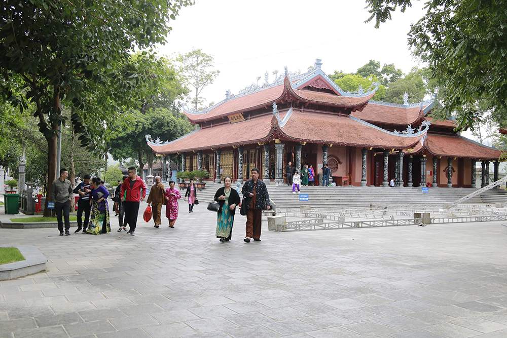 Thuê xe limousine Hà nội đi lễ Đền Đông Cuông,Yên Bái