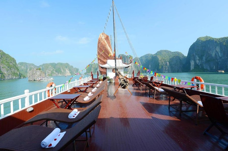 Tour ngủ đêm trên du thuyền Hạ Long Royal Palace 2 ngày 1 đêm