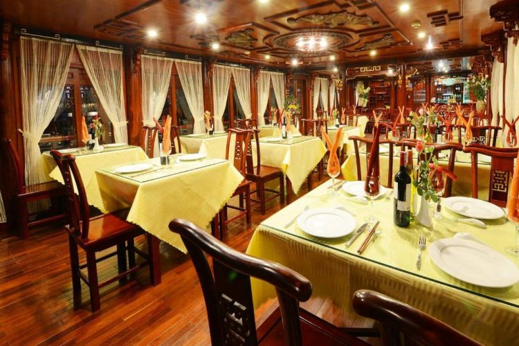 Tour ngủ đêm trên du thuyền Hạ Long Royal Palace 2 ngày 1 đêm