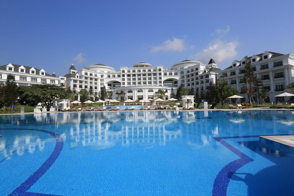 Thuê xe limousine Hà Nội đi Vinpearl Hạ Long Resort & Spa